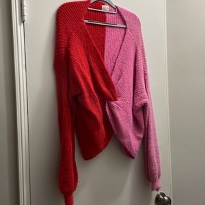 Dee elle front twist sweater in pink and red